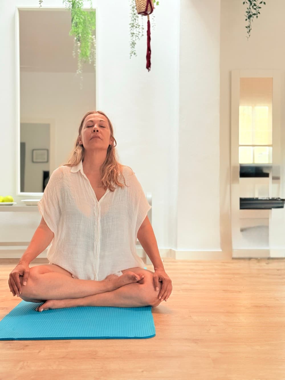 Alumna practicando yoga Lu Jong