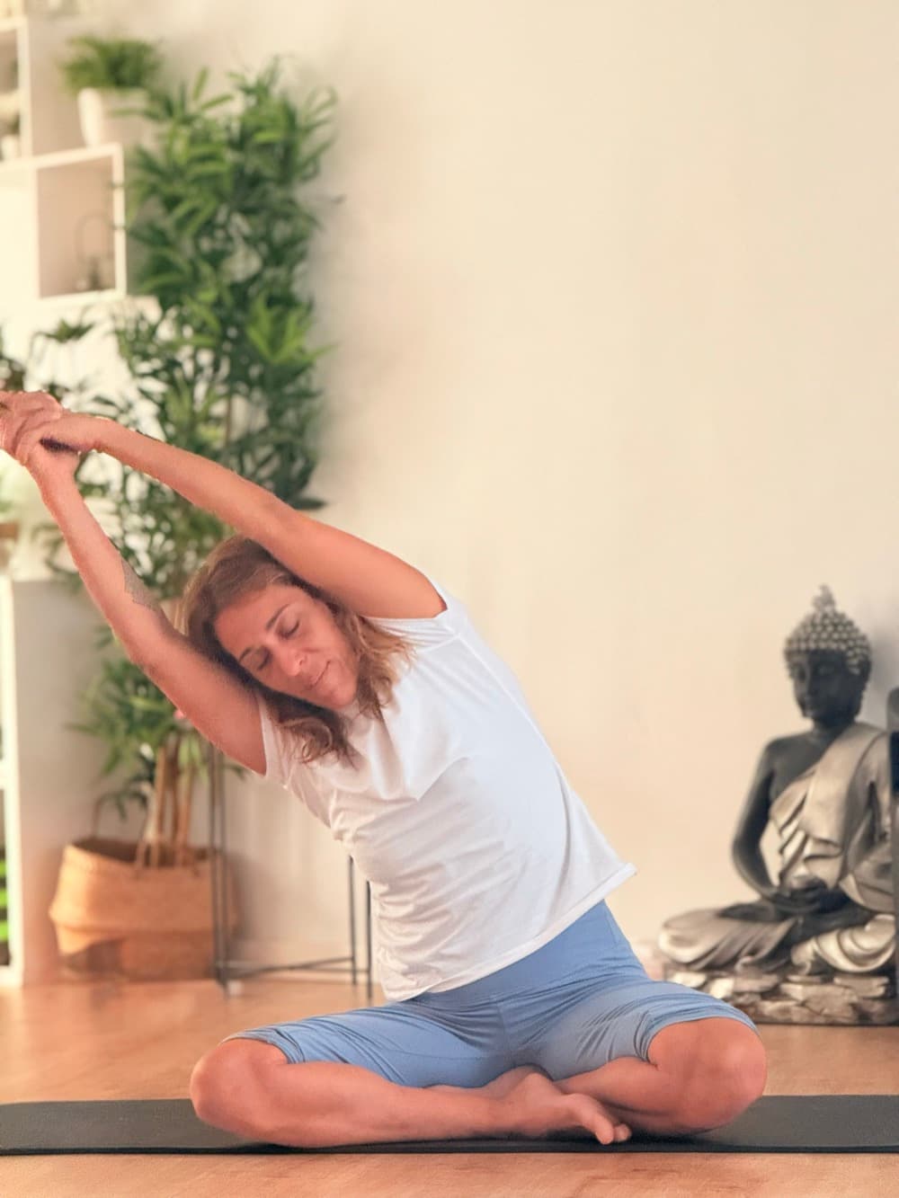 Jenifer Martínez en clase de yoga
